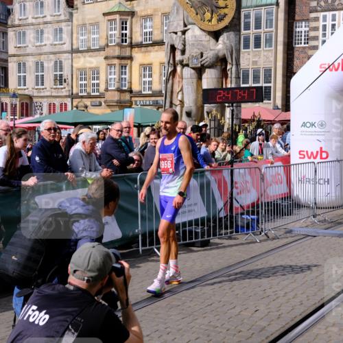 13.09.2026 - 21. swb-Marathon Bremen Tim E. http://msf.ph/oto/10350414 13.09.2026 12:18:37 Ziel  meine-sportfotos.de