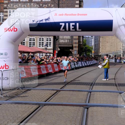 13.09.2026 - 21. swb-Marathon Bremen Tim E. http://msf.ph/oto/10350445 13.09.2026 12:19:57 Ziel  meine-sportfotos.de