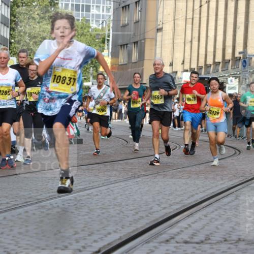 13.09.2026 - 21. swb-Marathon Bremen Strokosch-Dieckow http://msf.ph/oto/10350465 13.09.2026 10:54:32 Ziel 10359, 10503, 10577, 10749, 10822, 10837, 10996, 11099, 11118, 11290, 11329, 11361, 11476, 11765, 11843, 11989, 11998, 10589, 10608, 10704, 11040, 11174, 11389, 11569, 11874, 12038, 12519, 12800, 13526 meine-sportfotos.de