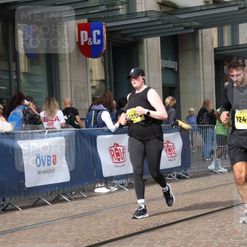13.09.2026 - 21. swb-Marathon Bremen Strokosch-Dieckow http://msf.ph/oto/10350491 13.09.2026 11:13:21 Ziel 10330, 10484, 10545, 10766, 10883, 10889, 11078, 11084, 11392, 11954, 11999, 12010, 12280, 12460, 12521, 10804, 10893, 11048, 11357, 11627, 11670, 12060, 12393, 12418, 12521 meine-sportfotos.de