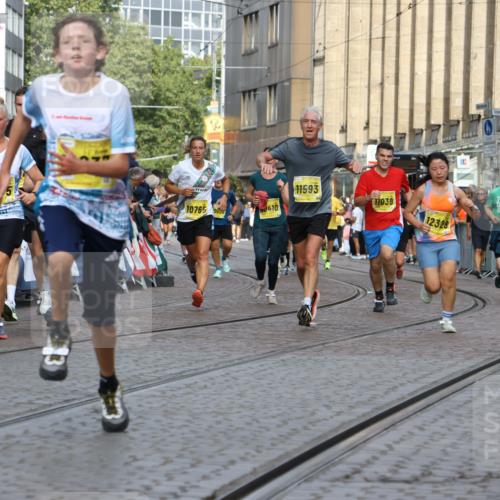 13.09.2026 - 21. swb-Marathon Bremen Strokosch-Dieckow http://msf.ph/oto/10350540 13.09.2026 10:54:33 Ziel 10359, 10503, 10577, 10749, 10837, 10996, 11099, 11118, 11290, 11329, 11361, 11476, 11765, 11843, 11989, 11998, 10589, 10608, 10704, 11040, 11174, 11569, 11874, 12038, 12519, 12800, 13526 meine-sportfotos.de