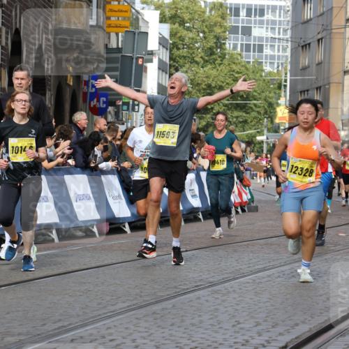 13.09.2026 - 21. swb-Marathon Bremen Strokosch-Dieckow http://msf.ph/oto/10350591 13.09.2026 10:54:36 Ziel 10359, 10503, 10577, 10631, 10749, 10837, 10884, 10996, 11099, 11118, 11290, 11329, 11361, 11476, 11765, 11843, 11989, 11998, 10589, 10608, 10704, 11040, 11174, 11569, 11874, 12519, 12800, 13526 meine-sportfotos.de