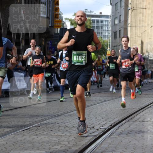 13.09.2026 - 21. swb-Marathon Bremen Strokosch-Dieckow http://msf.ph/oto/10350641 13.09.2026 13:29:24 Ziel 394, 430, 565, 687, 722, 725, 745, 936, 1014, 1274, 1688, 2023, 2070, 2223, 2378, 2851, 3419, 3665, 3938, 4590, 5036, 5225, 5865, 6099, 6937, 6955, 7149, 7361, 8984, 8985, 9661, 1083, 1243, 1581, 2076, 2301, 2742, 2957, 3030, 3721, 4576, 5244, 5599, 6006, 6384, 6499, 6690, 6930, 7013, 7384, 7426, 7649, 8009, 8481, 8594, 8831, 10013, 13031 meine-sportfotos.de