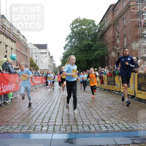 13.09.2026 - Kiel Lauf Yannick Fuchs http://msf.ph/oto/10350642 13.09.2026 08:57:30 Ziel 160, 700, 1546, 1769, 2128, 2129, 4834, 5006, 5984, 6459, 7478, 7715, 9062, 9579, 10876, 10892, 11356, 81, 2384, 3034, 3161, 3305, 3382, 3665, 4908, 5003, 5340, 5719, 5809, 6361, 7752, 8341, 9542, 9564, 9940, 10321, 10892, 11423, 11495, 11558, 12215, 12455, 12512, 406, 689, 1051, 1520, 1714, 2439, 3020, 3359, 3375, 3691, 4182, 4321, 4382, 4383, 5219, 5244, 5666, 5733, 5762, 5765, 5895, 7058, 7547, 7604, 7608, 7609, 8668, 8838, 9870, 10889, 11227, 81 meine-sportfotos.de