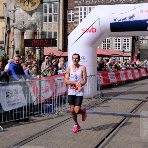 13.09.2026 - 21. swb-Marathon Bremen Tim E. http://msf.ph/oto/10350711 13.09.2026 12:21:11 Ziel 626, 1231 meine-sportfotos.de