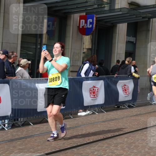 13.09.2026 - 21. swb-Marathon Bremen Strokosch-Dieckow http://msf.ph/oto/10350734 13.09.2026 11:13:28 Ziel 10330, 10766, 10799, 10889, 11078, 11084, 11954, 11999, 12010, 12280, 10484, 10545, 10883, 11048, 11392, 11670, 11954, 12280, 12460, 12521 meine-sportfotos.de