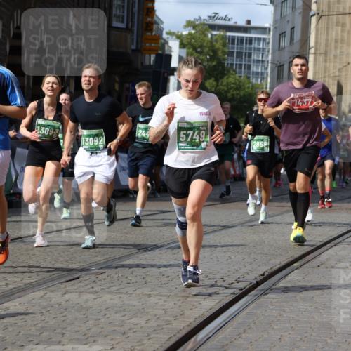 13.09.2026 - 21. swb-Marathon Bremen Strokosch-Dieckow http://msf.ph/oto/10350768 13.09.2026 13:33:02 Ziel 1437, 1687, 2611, 2992, 3354, 3878, 3895, 3902, 4233, 4323, 4862, 5009, 5398, 5581, 5657, 6583, 6718, 6760, 6786, 7016, 7466, 7758, 7990, 8344, 8367, 8506, 8957, 9175, 13232, 13234, 2283, 2393, 2440, 2818, 2959, 3710, 4260, 4408, 4659, 5191, 5324, 5395, 5410, 5790, 5981, 7467, 7788, 7830, 8061, 9269, 13028, 13092, 13093, 13101 meine-sportfotos.de