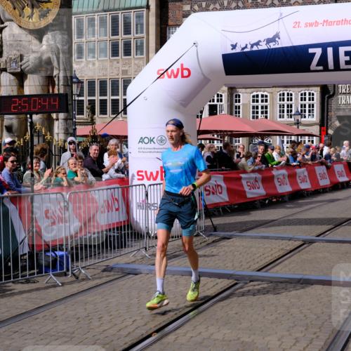 13.09.2026 - 21. swb-Marathon Bremen Tim E. http://msf.ph/oto/10350803 13.09.2026 12:21:33 Ziel  meine-sportfotos.de