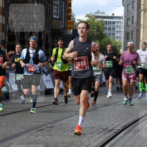 13.09.2026 - 21. swb-Marathon Bremen Strokosch-Dieckow http://msf.ph/oto/10350807 13.09.2026 13:29:25 Ziel 394, 430, 565, 687, 725, 745, 936, 1014, 1274, 1688, 2023, 2070, 2223, 2378, 3796, 3938, 4590, 5036, 5225, 5865, 6099, 6937, 7149, 7361, 8984, 8985, 9661, 1083, 1243, 1581, 2076, 2742, 3030, 3721, 4576, 5244, 5599, 6006, 6384, 6499, 6690, 6930, 7384, 7426, 7649, 7884, 8481, 8594, 8831, 9770, 10013, 13031 meine-sportfotos.de