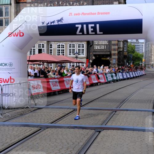 13.09.2026 - 21. swb-Marathon Bremen Tim E. http://msf.ph/oto/10350860 13.09.2026 12:22:49 Ziel 176 meine-sportfotos.de