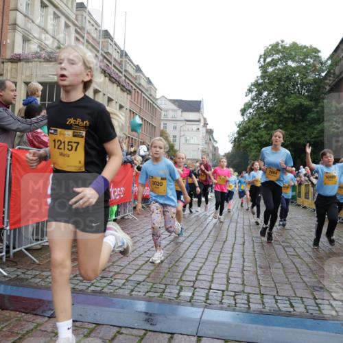 13.09.2026 - Kiel Lauf Yannick Fuchs http://msf.ph/oto/10350865 13.09.2026 08:57:32 Ziel 160, 406, 700, 1051, 1546, 1769, 2128, 2129, 4834, 5006, 5984, 6459, 7478, 7715, 9062, 9579, 10428, 10876, 11356, 2384, 3034, 3305, 3382, 3665, 4908, 5003, 5340, 5719, 5809, 6361, 7752, 8341, 9542, 9564, 10321, 10892, 11423, 11495, 11558, 12215, 12455, 12512, 57, 689, 1520, 1714, 2439, 3020, 3359, 3375, 3691, 4182, 4185, 4321, 4382, 4383, 5219, 5244, 5666, 5733, 5762, 5765, 5895, 6056, 7058, 7547, 7604, 7608, 7609, 8668, 8838, 9870, 9872, 10847, 10889, 11227, 81 meine-sportfotos.de