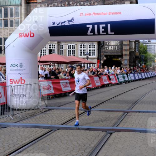 13.09.2026 - 21. swb-Marathon Bremen Tim E. http://msf.ph/oto/10350888 13.09.2026 12:22:50 Ziel 176 meine-sportfotos.de