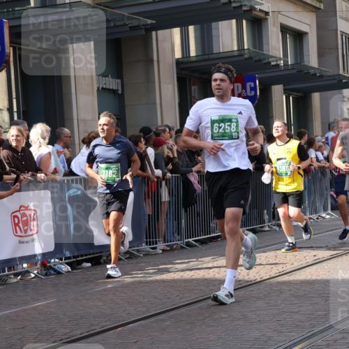13.09.2026 - 21. swb-Marathon Bremen Strokosch-Dieckow http://msf.ph/oto/10350891 13.09.2026 13:31:54 Ziel 287, 1369, 2310, 2910, 2934, 3402, 3441, 3650, 3922, 3946, 4057, 4471, 4566, 4655, 4797, 4835, 4979, 5628, 6116, 6258, 6475, 6781, 6857, 6875, 6900, 7150, 7182, 7526, 7553, 7572, 7818, 8610, 8632, 9198, 9283, 9394, 9640, 9719, 9779, 13029, 13182, 13244, 310, 578, 846, 3115, 3205, 3239, 3244, 3278, 3858, 3989, 4030, 4164, 4273, 4692, 4979, 4998, 5158, 5325, 5363, 5426, 5899, 6062, 6100, 6193, 6213, 6354, 6581, 6602, 7032, 7242, 7260, 7608, 7941, 8042, 8205 meine-sportfotos.de