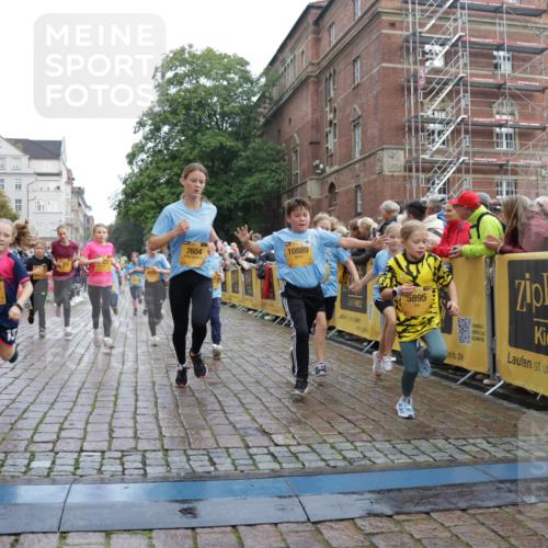 13.09.2026 - Kiel Lauf Yannick Fuchs http://msf.ph/oto/10350894 13.09.2026 08:57:32 Ziel 160, 406, 700, 1051, 1546, 1769, 2128, 2129, 4834, 5006, 5984, 6459, 7478, 7715, 9062, 9579, 10428, 10876, 11356, 2384, 3034, 3305, 3382, 3665, 4908, 5003, 5340, 5719, 5809, 6361, 7752, 8341, 9542, 9564, 10321, 10892, 11423, 11495, 11558, 12215, 12455, 12512, 57, 689, 1520, 1714, 2439, 3020, 3359, 3375, 3691, 4182, 4185, 4321, 4382, 4383, 5219, 5244, 5666, 5733, 5762, 5765, 5895, 6056, 7058, 7547, 7604, 7608, 7609, 8668, 8838, 9870, 9872, 10847, 10889, 11227, 81 meine-sportfotos.de