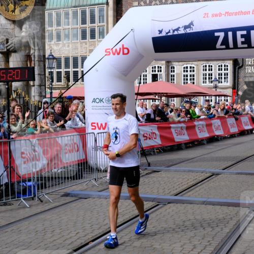 13.09.2026 - 21. swb-Marathon Bremen Tim E. http://msf.ph/oto/10351010 13.09.2026 12:22:51 Ziel 176 meine-sportfotos.de