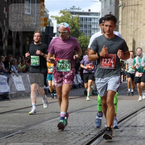 13.09.2026 - 21. swb-Marathon Bremen Strokosch-Dieckow http://msf.ph/oto/10351019 13.09.2026 13:29:28 Ziel 303, 394, 565, 596, 651, 687, 745, 936, 1274, 1545, 1688, 1823, 2023, 2070, 2223, 2867, 3796, 3912, 3938, 4590, 5036, 5225, 6030, 6099, 7149, 7361, 7860, 8984, 9249, 9661, 10128, 124, 1243, 1581, 2076, 2289, 2742, 3030, 4576, 5244, 6006, 6384, 6690, 6930, 7079, 7384, 7426, 7884, 8481, 8594, 8831, 9534, 9747, 9770, 10013, 13031 meine-sportfotos.de