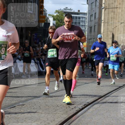 13.09.2026 - 21. swb-Marathon Bremen Strokosch-Dieckow http://msf.ph/oto/10351030 13.09.2026 13:33:04 Ziel 1437, 2611, 2638, 3354, 3878, 3895, 3902, 4233, 4323, 4862, 5009, 5398, 5581, 5657, 6583, 6718, 6786, 7016, 7466, 7758, 8344, 8367, 8506, 13164, 13232, 13234, 831, 1124, 2283, 2393, 2440, 2818, 2959, 3710, 4243, 4260, 4408, 5040, 5191, 5324, 5395, 5790, 6614, 6915, 7421, 7467, 7788, 7830, 8061, 9269, 9616, 13028, 13101 meine-sportfotos.de