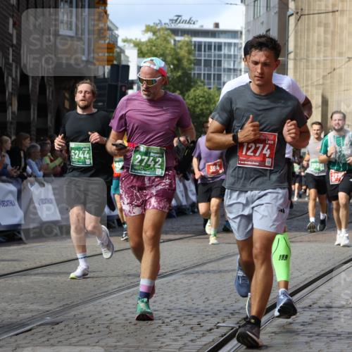 13.09.2026 - 21. swb-Marathon Bremen Strokosch-Dieckow http://msf.ph/oto/10351049 13.09.2026 13:29:28 Ziel 303, 394, 565, 596, 651, 687, 745, 936, 1274, 1545, 1688, 1823, 2023, 2070, 2223, 2867, 3796, 3912, 3938, 4590, 5036, 5225, 6030, 6099, 7149, 7361, 7860, 8984, 9249, 9661, 10128, 124, 1243, 1581, 2076, 2289, 2742, 3030, 4576, 5244, 6006, 6384, 6690, 6930, 7079, 7384, 7426, 7884, 8481, 8594, 8831, 9534, 9747, 9770, 10013, 13031 meine-sportfotos.de