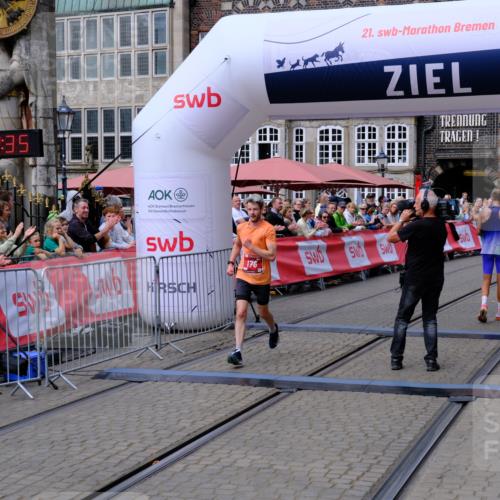13.09.2026 - 21. swb-Marathon Bremen Tim E. http://msf.ph/oto/10351050 13.09.2026 12:23:25 Ziel  meine-sportfotos.de