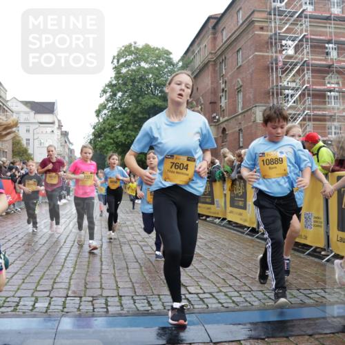13.09.2026 - Kiel Lauf Yannick Fuchs http://msf.ph/oto/10351059 13.09.2026 08:57:33 Ziel 160, 406, 700, 1051, 1546, 1769, 2128, 2129, 4834, 5006, 5984, 6459, 7478, 7715, 9062, 9324, 9579, 10428, 10876, 11356, 2384, 3382, 3665, 4908, 5003, 5340, 5719, 5809, 7752, 8341, 9542, 10321, 10892, 11495, 11558, 12215, 12455, 12512, 57, 689, 1520, 1714, 2326, 2439, 3020, 3359, 3375, 3691, 4182, 4185, 4321, 4382, 4383, 5093, 5219, 5244, 5666, 5733, 5762, 5765, 5895, 6056, 7058, 7547, 7604, 7608, 7609, 8668, 8838, 9870, 9872, 10847, 10889, 11227, 81, 2384 meine-sportfotos.de