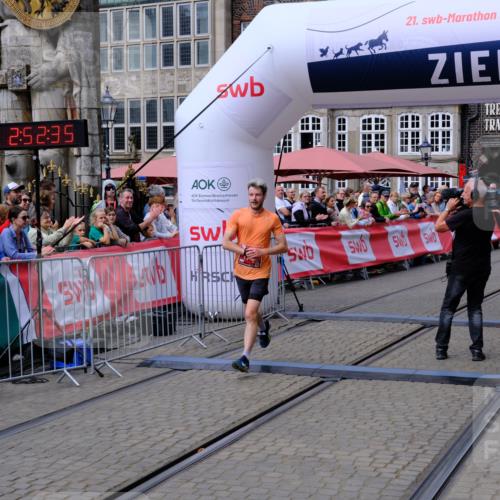 13.09.2026 - 21. swb-Marathon Bremen Tim E. http://msf.ph/oto/10351078 13.09.2026 12:23:25 Ziel  meine-sportfotos.de