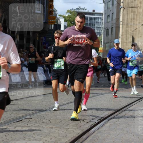 13.09.2026 - 21. swb-Marathon Bremen Strokosch-Dieckow http://msf.ph/oto/10351204 13.09.2026 13:33:04 Ziel 1437, 2611, 2638, 3354, 3878, 3895, 3902, 4233, 4323, 4862, 5009, 5398, 5581, 5657, 6583, 6718, 6786, 7016, 7466, 7758, 8344, 8367, 8506, 13164, 13232, 13234, 831, 1124, 2283, 2393, 2440, 2818, 2959, 3710, 4243, 4260, 4408, 5040, 5191, 5324, 5395, 5790, 6614, 6915, 7421, 7467, 7788, 7830, 8061, 9269, 9616, 13028, 13101 meine-sportfotos.de