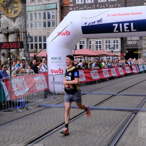 13.09.2026 - 21. swb-Marathon Bremen Tim E. http://msf.ph/oto/10351254 13.09.2026 12:26:42 Ziel  meine-sportfotos.de