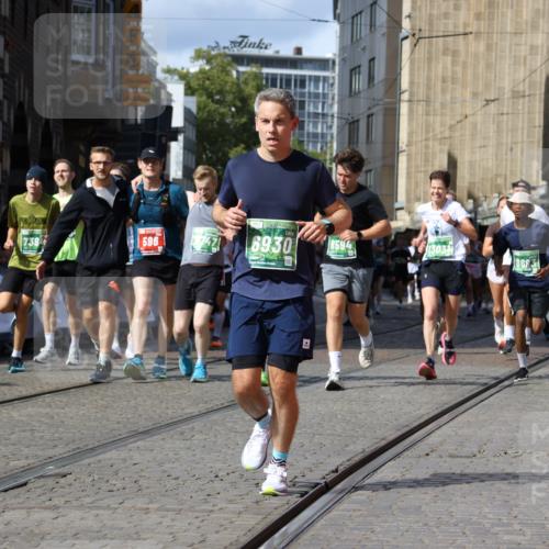 13.09.2026 - 21. swb-Marathon Bremen Strokosch-Dieckow http://msf.ph/oto/10351279 13.09.2026 13:29:34 Ziel 303, 394, 596, 651, 745, 1365, 1387, 1545, 1823, 2023, 2070, 2867, 3258, 3796, 3846, 3912, 4541, 4590, 5036, 6030, 7149, 7361, 7631, 7860, 8007, 8066, 8099, 8277, 8338, 8675, 9249, 9661, 9889, 10128, 124, 716, 1073, 1581, 1861, 2289, 3320, 3618, 4115, 4576, 6006, 6127, 6725, 6930, 7079, 7384, 7884, 8481, 8594, 8612, 8771, 9049, 9534, 9747, 9770, 10013, 13031 meine-sportfotos.de