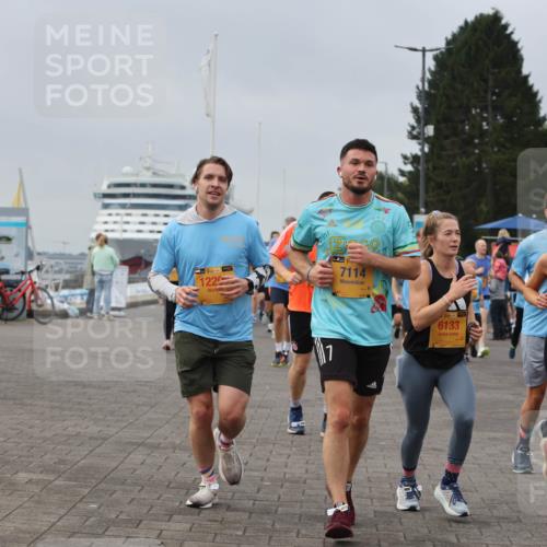 13.09.2026 - Kiel Lauf Andreas Tolksdorf http://msf.ph/oto/10351287 13.09.2026 09:55:53 Kiellinie 38, 122, 7114, 39, 6133, 39, 4586, 1803 meine-sportfotos.de