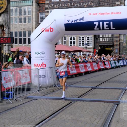 13.09.2026 - 21. swb-Marathon Bremen Tim E. http://msf.ph/oto/10351352 13.09.2026 12:27:48 Ziel  meine-sportfotos.de