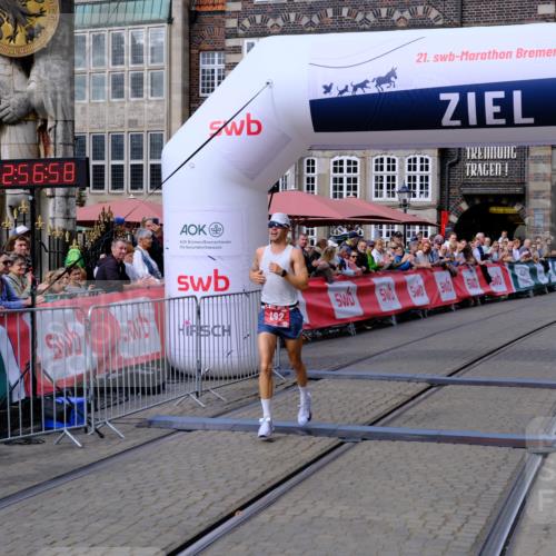 13.09.2026 - 21. swb-Marathon Bremen Tim E. http://msf.ph/oto/10351364 13.09.2026 12:27:48 Ziel  meine-sportfotos.de