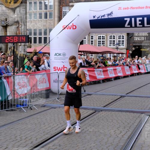 13.09.2026 - 21. swb-Marathon Bremen Tim E. http://msf.ph/oto/10351436 13.09.2026 12:29:04 Ziel  meine-sportfotos.de