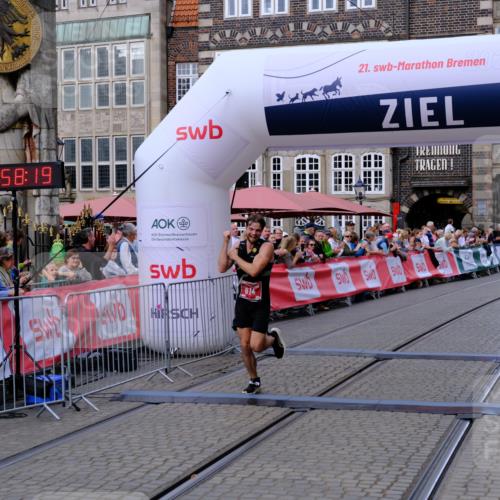13.09.2026 - 21. swb-Marathon Bremen Tim E. http://msf.ph/oto/10351450 13.09.2026 12:29:09 Ziel 317, 796, 1046 meine-sportfotos.de