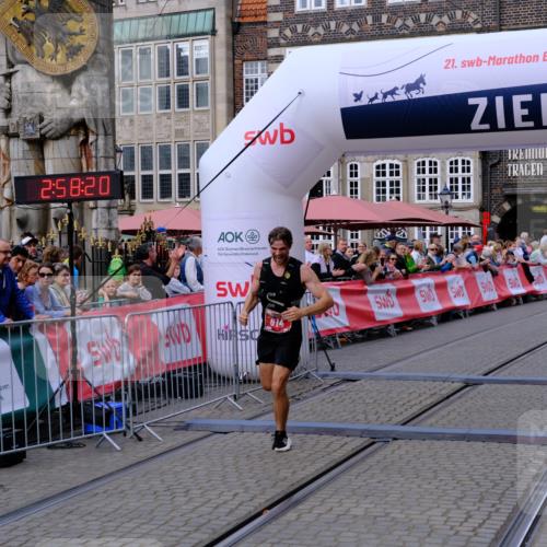 13.09.2026 - 21. swb-Marathon Bremen Tim E. http://msf.ph/oto/10351480 13.09.2026 12:29:10 Ziel 317, 796, 1046 meine-sportfotos.de