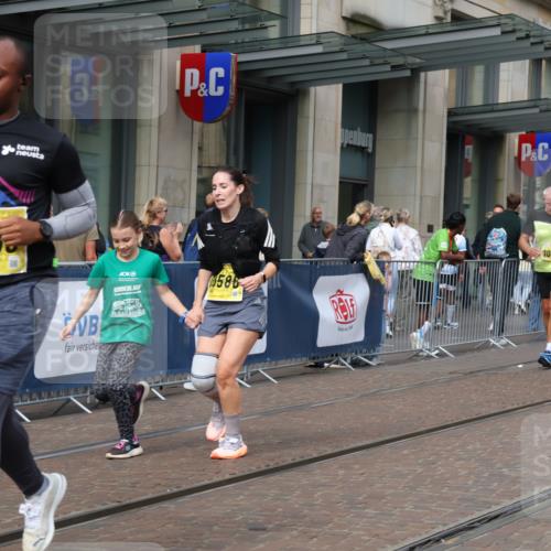 13.09.2026 - 21. swb-Marathon Bremen Strokosch-Dieckow http://msf.ph/oto/10351604 13.09.2026 11:14:02 Ziel 10303, 10395, 10396, 10402, 10586, 10722, 10784, 10854, 11041, 11140, 11173, 11233, 11363, 11535, 11703, 11864, 12100, 12112, 12431, 10330, 10491, 10766, 10799, 10880, 11027, 11078, 11902, 12010 meine-sportfotos.de