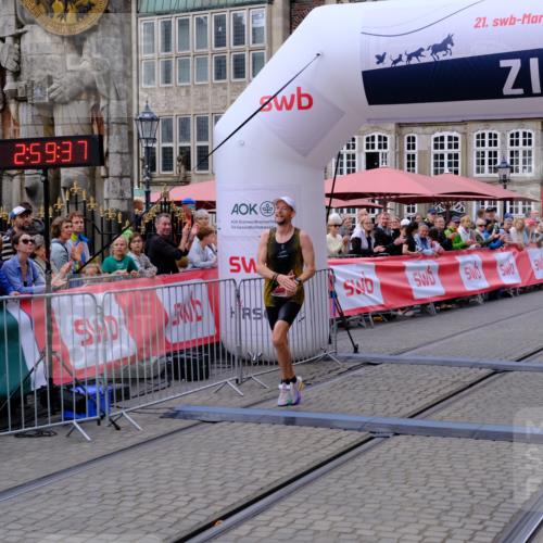 13.09.2026 - 21. swb-Marathon Bremen Tim E. http://msf.ph/oto/10351815 13.09.2026 12:30:26 Ziel  meine-sportfotos.de