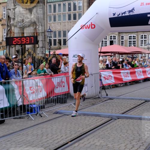 13.09.2026 - 21. swb-Marathon Bremen Tim E. http://msf.ph/oto/10351830 13.09.2026 12:30:26 Ziel  meine-sportfotos.de
