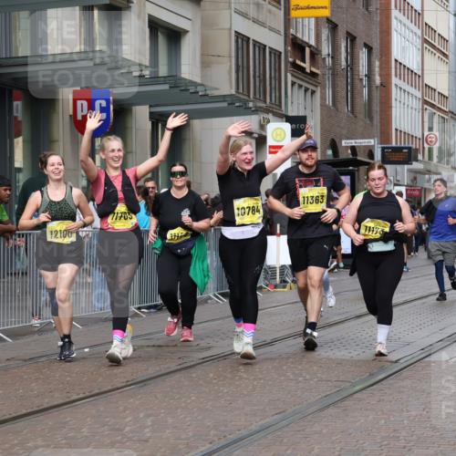 13.09.2026 - 21. swb-Marathon Bremen Strokosch-Dieckow http://msf.ph/oto/10351937 13.09.2026 11:14:10 Ziel 10303, 10395, 10396, 10402, 10586, 10722, 10784, 10854, 11041, 11140, 11173, 11363, 11408, 11703, 11864, 12100, 12112, 12431, 10402, 10491, 10799, 10880, 11027, 11233, 11535, 11864, 11902 meine-sportfotos.de