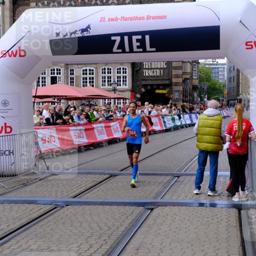13.09.2026 - 21. swb-Marathon Bremen Tim E. http://msf.ph/oto/10351938 13.09.2026 12:32:01 Ziel  meine-sportfotos.de