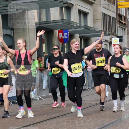 13.09.2026 - 21. swb-Marathon Bremen Strokosch-Dieckow http://msf.ph/oto/10352020 13.09.2026 11:14:11 Ziel 10303, 10395, 10396, 10586, 10722, 10784, 10854, 11041, 11140, 11173, 11363, 11408, 11703, 12100, 12112, 12431, 10402, 10491, 10799, 10880, 11027, 11233, 11535, 11864, 11902 meine-sportfotos.de