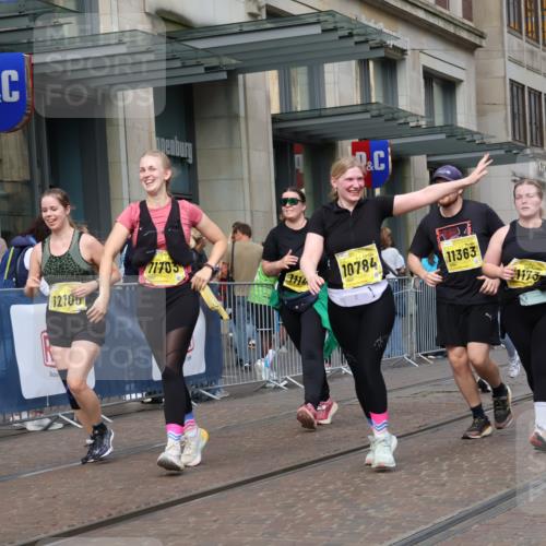 13.09.2026 - 21. swb-Marathon Bremen Strokosch-Dieckow http://msf.ph/oto/10352035 13.09.2026 11:14:12 Ziel 10303, 10395, 10396, 10519, 10586, 10722, 10784, 10854, 11041, 11140, 11173, 11363, 11408, 11703, 12100, 12112, 12431, 10402, 10491, 10799, 10854, 10880, 11027, 11233, 11535, 11864, 11902 meine-sportfotos.de
