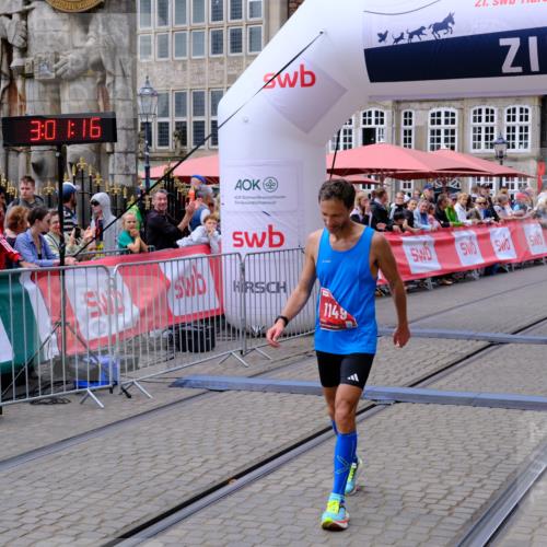 13.09.2026 - 21. swb-Marathon Bremen Tim E. http://msf.ph/oto/10352037 13.09.2026 12:32:05 Ziel  meine-sportfotos.de