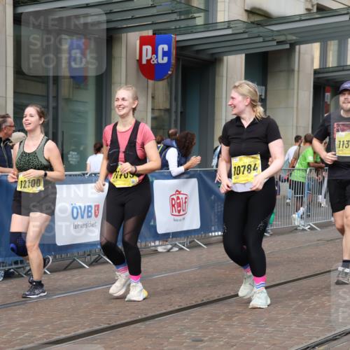 13.09.2026 - 21. swb-Marathon Bremen Strokosch-Dieckow http://msf.ph/oto/10352076 13.09.2026 11:14:13 Ziel 10303, 10395, 10396, 10519, 10586, 10705, 10722, 10784, 11041, 11140, 11173, 11186, 11363, 11408, 11703, 12100, 12112, 12431, 10402, 10491, 10586, 10799, 10854, 10880, 11027, 11233, 11535, 11864, 11902 meine-sportfotos.de