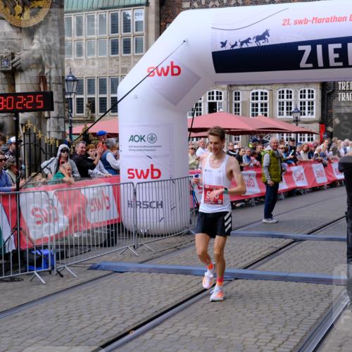 13.09.2026 - 21. swb-Marathon Bremen Tim E. http://msf.ph/oto/10352109 13.09.2026 12:33:15 Ziel 822 meine-sportfotos.de