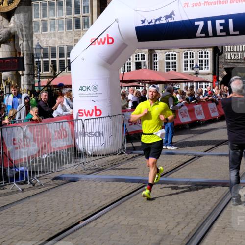 13.09.2026 - 21. swb-Marathon Bremen Tim E. http://msf.ph/oto/10352197 13.09.2026 12:33:42 Ziel  meine-sportfotos.de