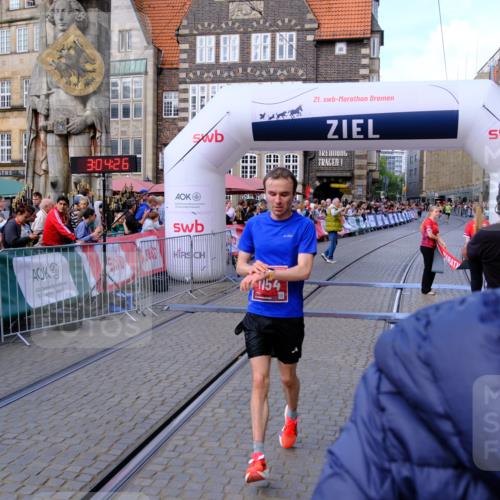 13.09.2026 - 21. swb-Marathon Bremen Tim E. http://msf.ph/oto/10352318 13.09.2026 12:35:16 Ziel 1028 meine-sportfotos.de