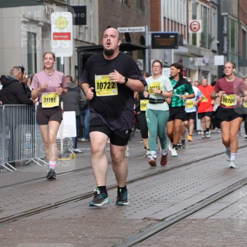 13.09.2026 - 21. swb-Marathon Bremen Strokosch-Dieckow http://msf.ph/oto/10352365 13.09.2026 11:14:23 Ziel 10519, 10557, 10705, 10722, 10776, 10805, 11097, 11098, 11186, 11288, 11408, 11876, 12112, 12191, 12193, 12431, 10303, 10395, 10396, 10402, 10586, 10784, 10854, 11027, 11041, 11140, 11173, 11233, 11363, 11535, 11703, 11864, 11902, 12100, 12431 meine-sportfotos.de
