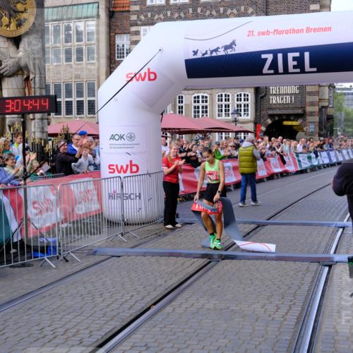 13.09.2026 - 21. swb-Marathon Bremen Tim E. http://msf.ph/oto/10352394 13.09.2026 12:35:33 Ziel 1028 meine-sportfotos.de