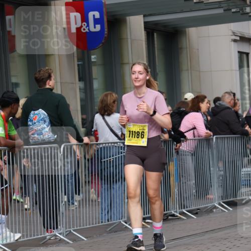 13.09.2026 - 21. swb-Marathon Bremen Strokosch-Dieckow http://msf.ph/oto/10352440 13.09.2026 11:14:25 Ziel 10519, 10557, 10705, 10752, 10776, 10805, 11085, 11097, 11098, 11186, 11288, 11408, 11645, 11876, 11974, 12112, 12191, 12193, 10303, 10395, 10396, 10402, 10586, 10722, 10784, 10854, 11041, 11140, 11173, 11233, 11363, 11535, 11703, 11864, 12100, 12112, 12431 meine-sportfotos.de