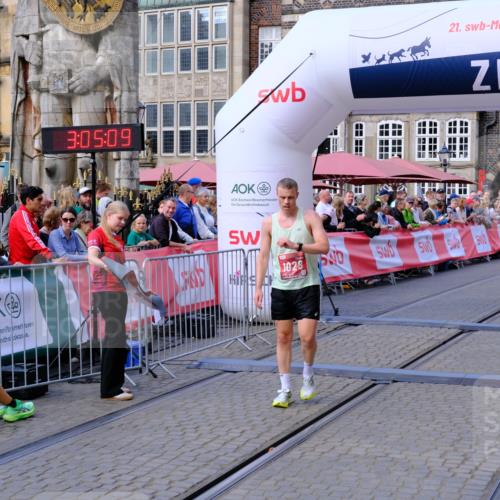 13.09.2026 - 21. swb-Marathon Bremen Tim E. http://msf.ph/oto/10352456 13.09.2026 12:35:59 Ziel 1238 meine-sportfotos.de